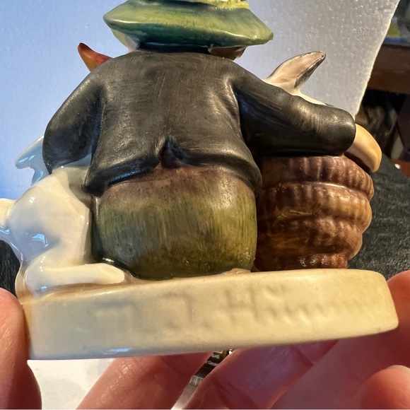 TMK-3 “Playmates” Hummel #58/0 is 4”tall and in excellent condition ! - Picture 6 of 8